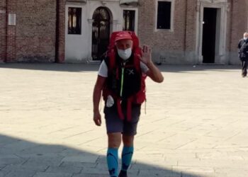 Vende tutto e gira a piedi l’Italia per sensibilizzare sulla sclerosi tuberosa