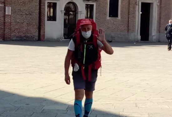 Vende tutto e gira a piedi l’Italia per sensibilizzare sulla sclerosi tuberosa