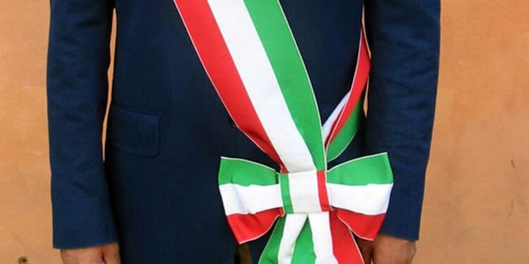 Via libera al terzo mandato dei sindaci