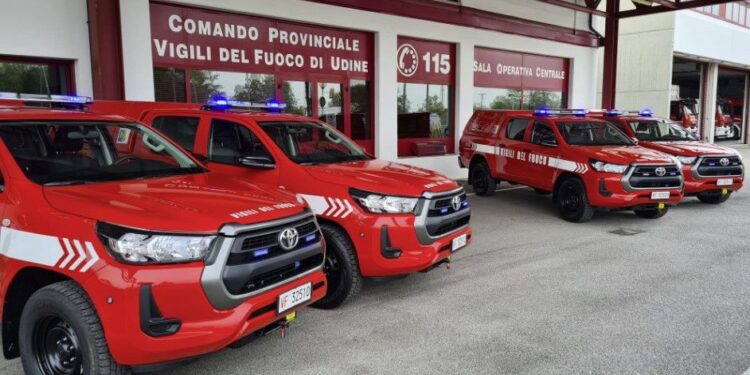 Vigili del fuoco, consegnati i nuovi mezzi