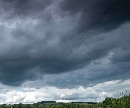 Allerta meteo in Fvg, temporali, vento, mareggiate