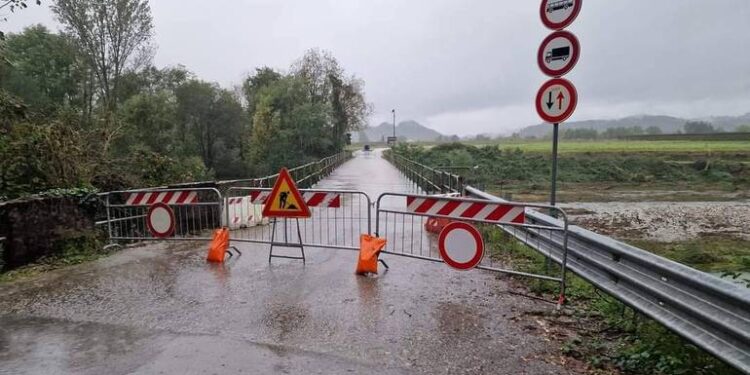 Chiusi i ponti tra Povoletto e Nimis e a Chiopris Viscone