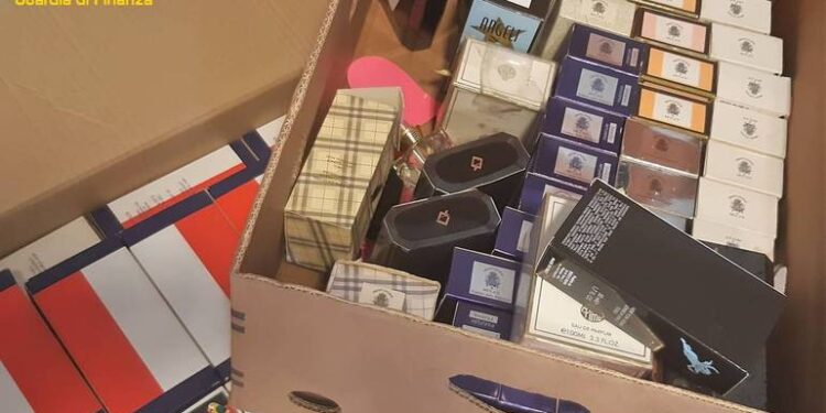Cosmetici dannosi per la salute, sequestrati 33mila prodotti