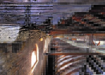 Un lavoro di studio e di ricerca accuratissimo, a dir poco imponente, è ora custodito in un’opera di straordinario valore per la città di Udine e per il Friuli intero: si tratta de «Il Duomo di Udine. Storia e architettura tra Medioevo e Rinascimento», il volume in due tomi edito dall’Istituto Pio Paschini per la Storia della Chiesa in Friuli con Gaspari editore che sarà presentata venerdì 1° dicembre, nel Duomo di Udine, alle 17.30. L'ampia ricerca è stata curata da Cesare Scalon e promossa dall'Istituto Pio Paschini per la storia della Chiesa in Friuli, in collaborazione con tre Dipartimenti universitari di Udine, Bologna e Ravenna con l’obiettivo di scoprire e far conoscere che cosa si nasconde sotto l’imponente struttura settecentesca del Duomo. Grazie a queste pagine il lettore viene dunque accompagnato in un percorso affascinante, impreziosito da oltre centoquaranta tavole a colori di Luca Laureati e arricchito da numerosi disegni, testimonianze cartografiche, foto storiche di cantieri di restauro e dalla ricostruzione digitale in modello 3D dell'antico edificio. Il Duomo di Udine come lo vediamo oggi è, infatti, il risultato di ricostruzioni, ampliamenti, riconfigurazioni e restauri, la cui complessa storia era stata solo in parte delineata dalla monografia di Carlo Someda De Marco (1970), che peraltro risale a ormai cinquant'anni fa, e dagli episodici contributi successivi. Come si articola il volume «Il volume – evidenzia il curatore della ricerca e presidente dell’Istituto Pio Paschini, Cesare Scalon – presenta i risultati di un imponente lavoro di scavo archivistico sul Duomo medievale di Udine, che fu al centro della vita religiosa della città e ne accompagnò il suo sviluppo urbanistico, economico, politico e sociale. Alla metà del Trecento, come racconta Elisabetta Scarton, Udine aveva assunto, quanto a cultura, ricchezza delle arti maggiori e ricchezza economica una sua centralità all'interno della Patria del Friuli, tale da giustificare la richiesta del patriarca Nicolò di Lussemburgo al papa di trasferirvi la sede della cattedra vescovile di Aquileia. La collegiata udinese di Santa Maria Maggiore, a cui furono affidati il servizio liturgico e la cura d'anime della città, di cui parla Andrea Tilatti, fu l'ultima delle istituzioni capitolari erette nell'antica diocesi di Aquileia». Alle prime vicende costruttive è dedicato il contributo di Grazia Del Gobbo, di quelle successive si occupa in particolare il contributo di Stefania Grion e Gianpaolo Trevisan su «Il Duomo di Udine: cantiere e progetti (secoli XIV-XVI)». Il contributo di Fabio Massaccesi («Da Bertrando di Saint-Genieès a Nicolò di Lussemburgo: l'area presbiteriale in mutazione tra prospettiva liturgica, arte e propaganda») fornisce una solida ricostruzione della chiesa bertrandea e post bertrandea su basi metodologicamente trasversali (dati materiali, archivistici, comparativi), mentre Sandro Piussi rilegge i due portali trecenteschi sulla base di uno stringente confronto con le fonti letterarie della tradizione cristiana e con un'iconografia ampiamente documentata nell'arte figurativa del tempo. Enzo De Franceschi, parlando della fortuna critica della decorazione pittorica che accompagnò le varie fasi costruttive del Duomo medievale, spiega come la chiesa di Santa Maria Maggiore divenne uno straordinario riferimento d'attrazione artistica, specie dopo gli interventi di Vitale da Bologna e della sua bottega. Maria Beatrice Bertone ci accompagna nella visita al Museo facendoci ripercorrere le tappe salienti della storia del Duomo dalle origini ai prodromi della riforma settecentesca. Elementi di forte innovazione nella ricerca Uno degli aspetti che caratterizzano questo volume è l‘utilizzo di nuove linee di indagine e l'applicazione delle tecniche di ricostruzione digitale, di cui danno conto Gianna Bertacchi, Luca Cipriani, Federica Giacomini e Alessandro Iannucci nel contributo su «Rilievi e modelli 3D per la ricostruzione virtuale». Infine l'edizione dei Libri memoriali del Capitolo e della chiesa, che costituisce il secondo tomo dell'opera, si allaccia alle tante storie di libri distrutti, dispersi, venduti, rubati che talora ricompaiono in modo inaspettato nelle biblioteche di mezza Europa e di oltre Oceano. La presentazione «Il Duomo di Udine. Storia e architettura tra Medioevo e Rinascimento» sarà presentato venerdì 1° novembre alle 17.30, in Duomo. Dopo i saluti delle autorità, mons. Guido Genero, vicario generale dell’Arcidiocesi, interverrà sulla dedica del volume all’arcivescovo di Udine mons. Andrea Bruno Mazzocato, che successivamente prenderà la parola. Poi Cesare Scalon, curatore del volume, illustrerà il progetto editoriale. Seguiranno gli interventi di Linda Borean dell’Università di Udine (“Un’opera tra storia e architettura”), Fabio Masaccese, Università di Bologna (“Un’opportunità di ricerca”), Gianna Bertacchi, Luca Cipriani, Federica Giacomini, Alessandro Iannucci, Università di Bologna (“Ricostruzione 3D del Duomo medioevale e anteprima del prodotto multimediale”). Gli interventi saranno intervallati da tre momenti musicali a cura della Schola Aquileiensis diretta da Claudio Zinutti. Nella foto, di Luca Laureati, il sottotetto sopra la navata centrale del Duomo. Al di sotto delle travi trecentesche si scorge il soffitto realizzato nel Settecento