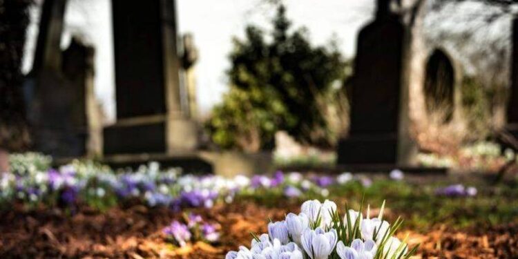 La Chiesa prega per i suoi santi e commemora i defunti