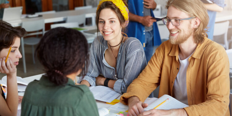 Over18, nuovi fondi per i tirocini all’estero 2024