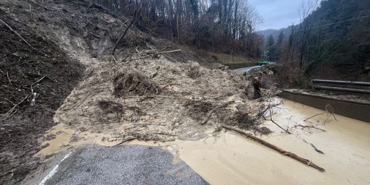 Clauzetto, ancora uno smottamento