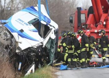 Schianto lungo la Cimpello-Sequals, tre morti