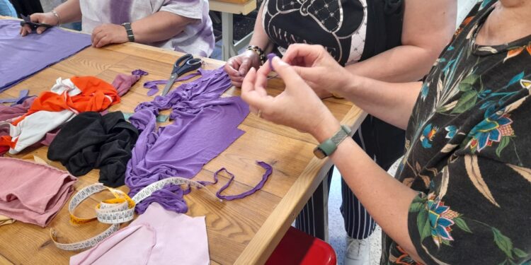 Alla sartoria sociale “Fîl” i laboratori creativi di “upcycling”