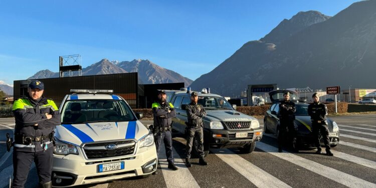Sicurezza e droga, 90 persone e 30 veicoli controllati in Carnia