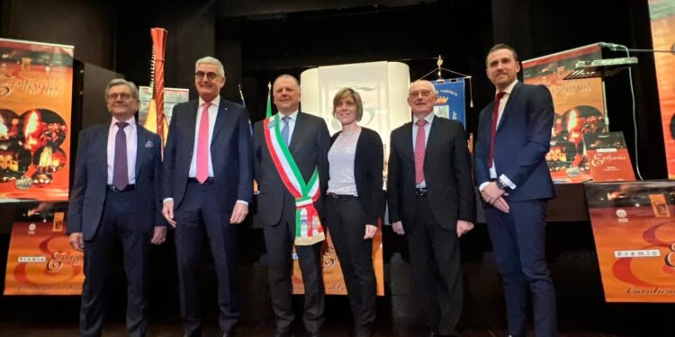 Consegnati i Premi Epifania. Riconoscimento all’impegno per il Friuli