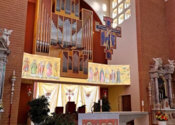 Pasian di Prato, il presbiterio della parrocchiale dipinto con l’oro degli ex voto