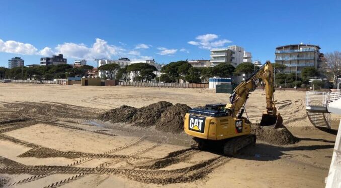 Lignano. Arenili a nuovo con 180 mila metri cubi di sabbia