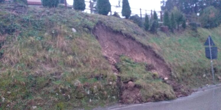 Tarcento. Smottamenti per la pioggia