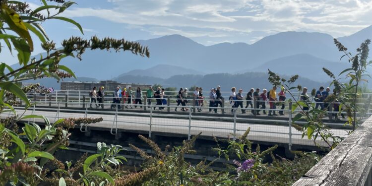 Carnia, passeggiate e laboratori digitali per over 60