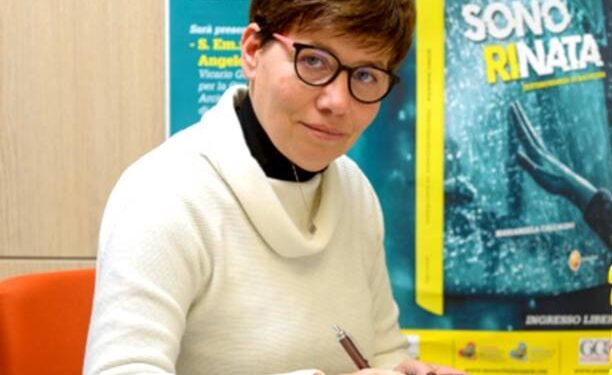 «Nelle maglie di una setta, mi hanno chiesto di uccidere». Mariangela Calcagno presenta il suo libro a Sutrio