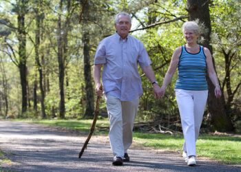 Camminare su terreno sterrato allena il cervello
