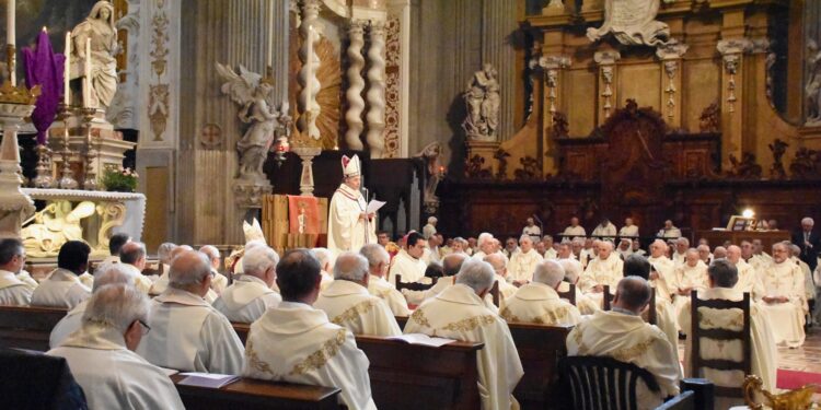 Giovedì Santo, l’abbraccio del clero diocesano all’Arcivescovo