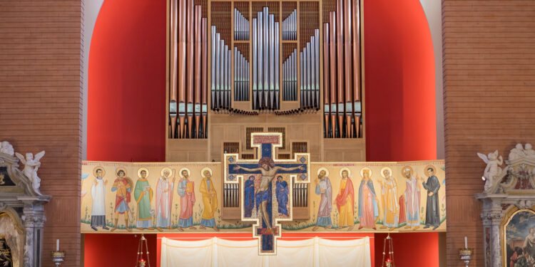 Pasian di Prato. Ecco il nuovo presbiterio della parrocchiale La Vita