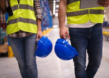 Sicurezza sul lavoro. 300 in piazza con Cgil e Uil. 50 assemblee Cisl: “Far rispettare le norme che già ci sono”. In Friuli solo 48 ispettori su 108