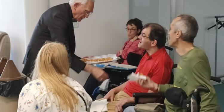 L’arcivescovo Lamba in visita alla Comunità Piergiorgio