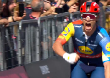 Giro d’Italia, Milan re della volata di Andora