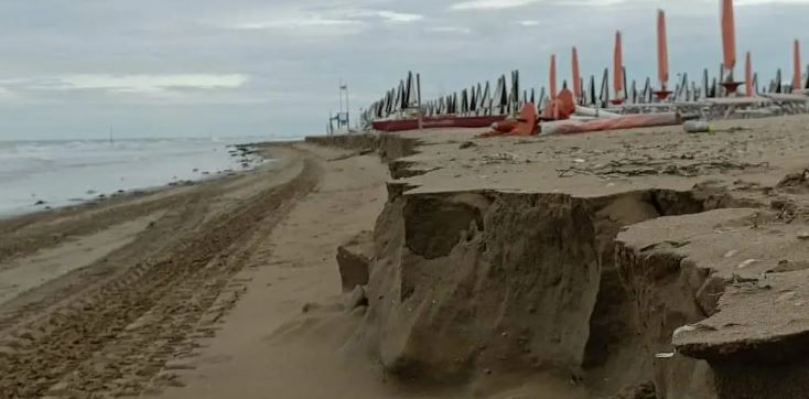 Lignano, in spiaggia opere di ripascimento a tempo di record