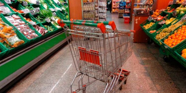 Terziario, frenano consumi e fiducia, tiene l’occupazione