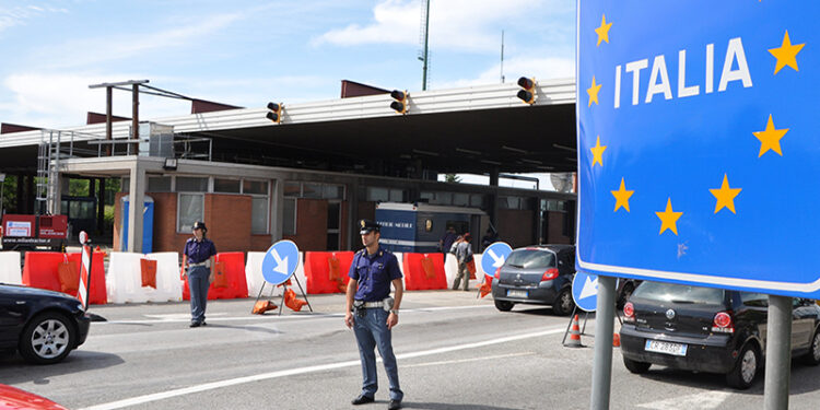 Confini chiusi ancora per sei mesi