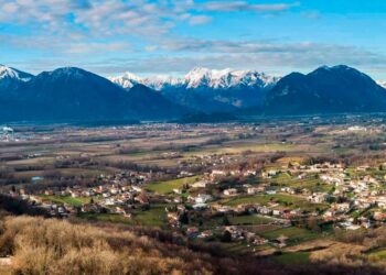 Verso le elezioni. L’analisi di un parroco di collina: «Stiamo creando generazioni di apolidi»