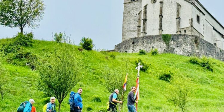 Cammino delle pievi, la pioggia non ferma i pellegrini