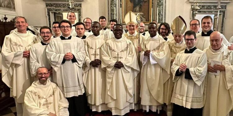 Tre nuovi sacerdoti, grande festa in Cattedrale La Vita Cattolica
