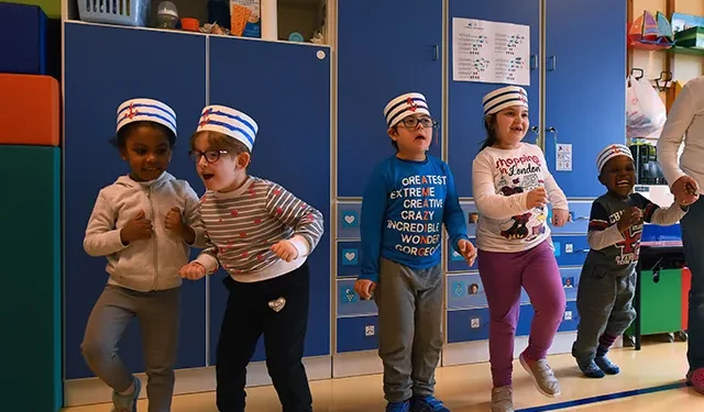 «Quei sorrisi ti riempiono il cuore». Due giovanissime volontarie a “La Nostra Famiglia” si raccontano