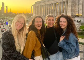 Dieci giovani e il loro anno speciale in Etiopia, Grecia ed Argentina