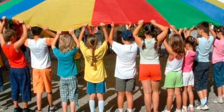 Centri estivi e campus gratuiti, sostegno alle famiglie