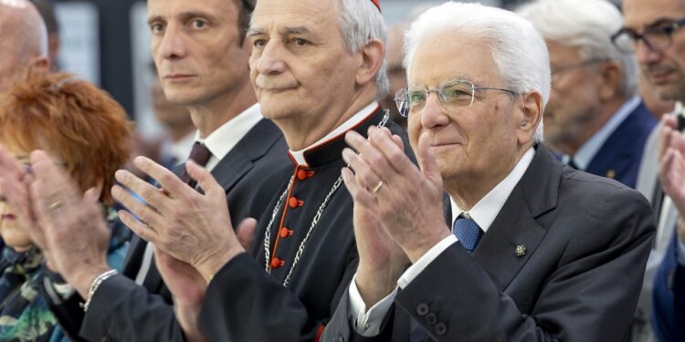 Mattarella a Trieste: «Democrazia è camminare insieme. Ritroviamoci sul cammino»