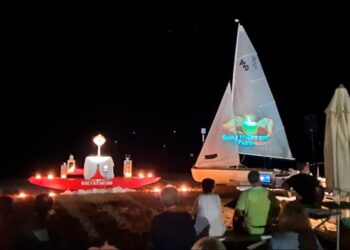 Lignano, Messa in riva al mare dal 1° agosto. E il 31 luglio c’è don Epicoco