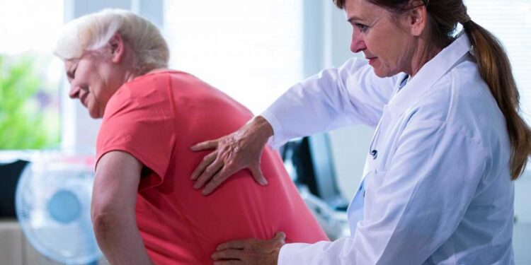 Il medico a casa degli anziani evita un ricovero su due. Partito nell’Azienda Friuli Centrale il nuovo servizio domiciliare