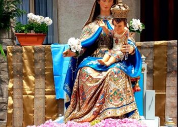 Madonna del Carmine, a Masarolis l’Arcivescovo benedice la nuova statua