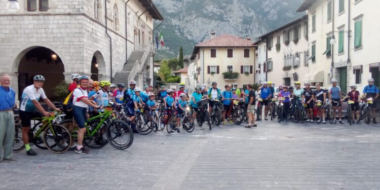 Che bello pedalare insieme con la “Leggendaria nella notte delle stelle cadenti”