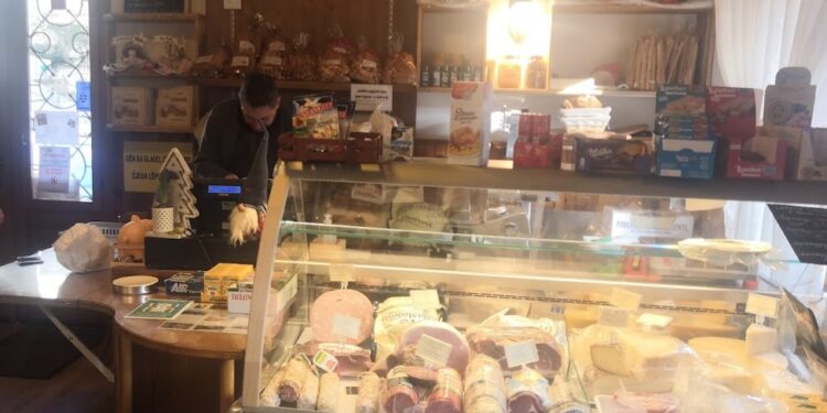 «Caro turista, compra in valle. La montagna vivrà»