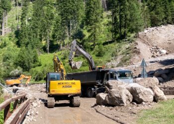 Frane a Sappada e in Val Pesarina. «Riaprire subito la viabilità»