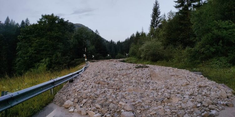 Frane a Sappada e in Val Pesarina. «Riaprire subito la viabilità»