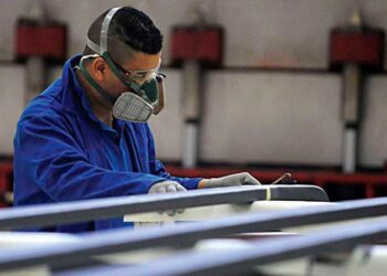 Manifattura in ripresa nell’ultimo trimestre. Ma il confronto col 2023 è ancora negativo