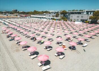 Grado. La “Spiaggia rosa” aiuta la ricerca contro il cancro