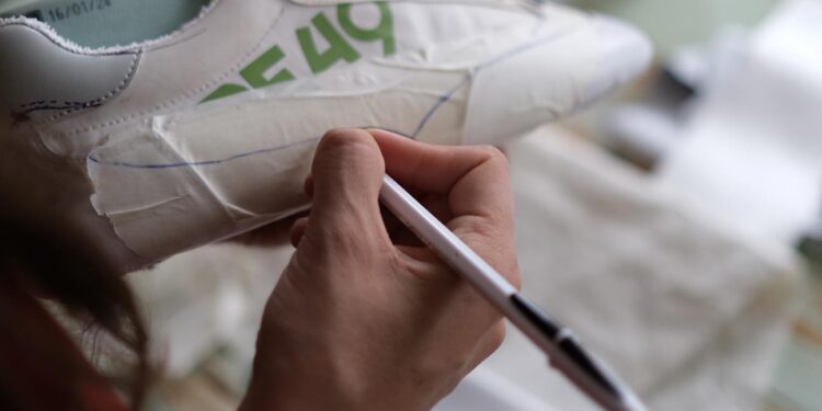 Gonars. Nuova fase di sviluppo dell’azienda dove nascono le scarpe che rendono il pianeta migliore