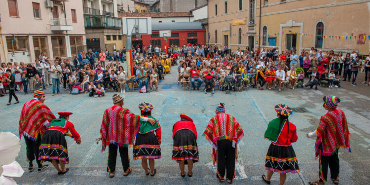 La Festa dei colori al Carmine, dove il mondo è di casa