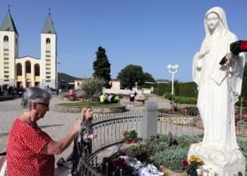Medjugorje, i «frutti positivi» fanno approvare i pellegrinaggi. Ma non le apparizioni