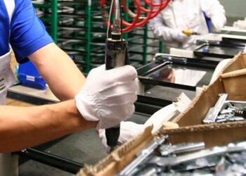 L’occupazione cresce (+1,4%) grazie a servizi e occupazione. Cala l’industria