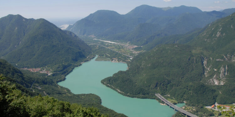 Alesso. Si presenta il libro sul primo tentativo di valorizzazione turistica del Lago di Cavazzo